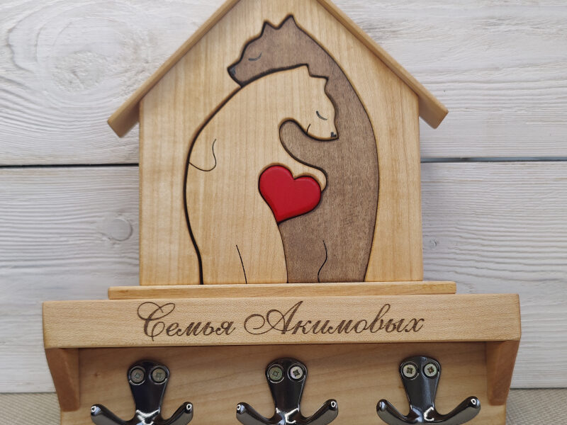 СУВЕНИР-КЛЮЧНИЦА ИЗ ДЕРЕВА