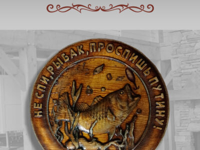Резное декоративное панно из дерева