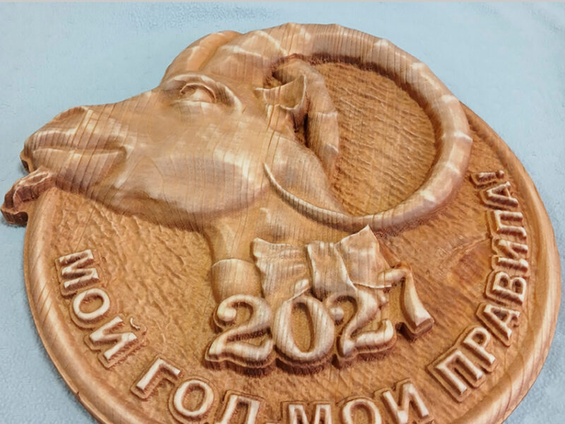Резное панно из дерева "2027"
